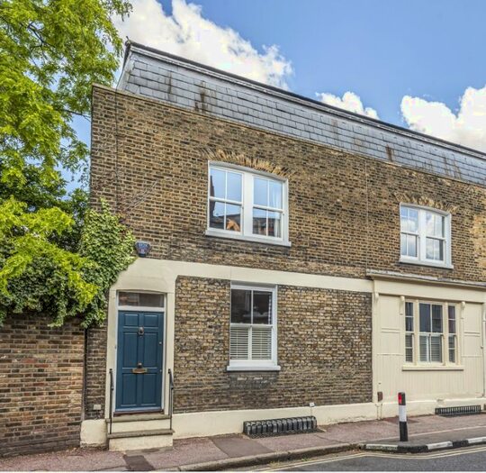 Houses for sale & to rent in SE10 8SP, Brand Street, Greenwich West London