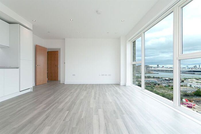 3 Bedroom Flat To Rent In Thames Road, London, E16