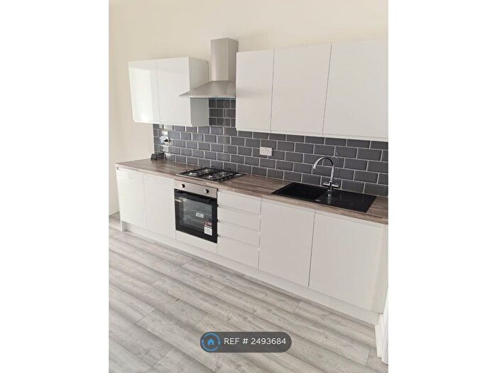 3 Bedroom Terraced House To Rent In Walliker Street, Hull, HU3