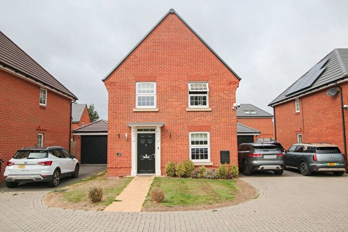 4 Bedroom Detached House For Sale In Hodgkin Way, Wokingham, RG40