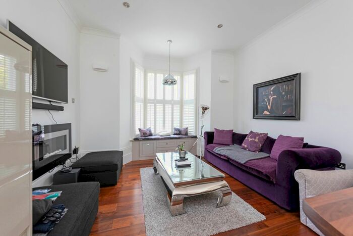 2 Bedroom Flat To Rent In Durand Gardens, London, SW9