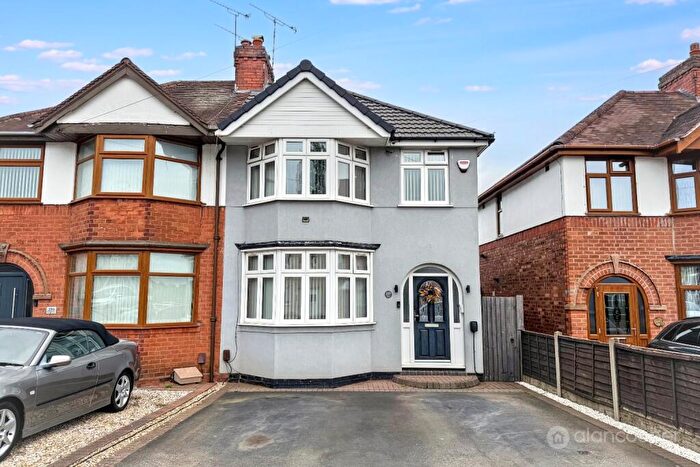 3 Bedroom Semi-Detached House For Sale In Greenmoor Road, Nuneaton, CV10