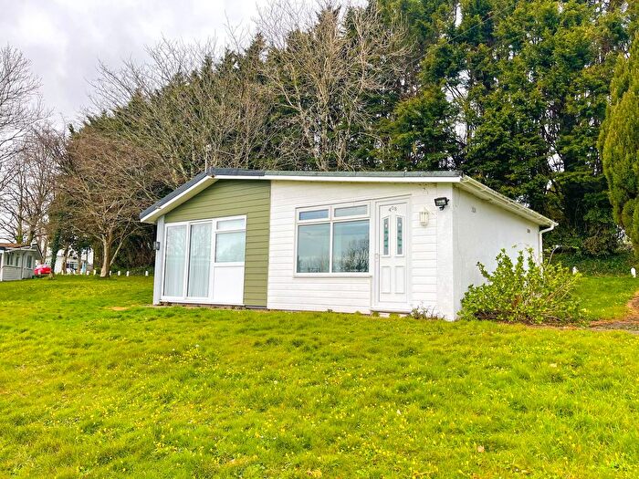 1 Bedroom Chalet For Sale In Norton Park, Dartmouth, TQ6