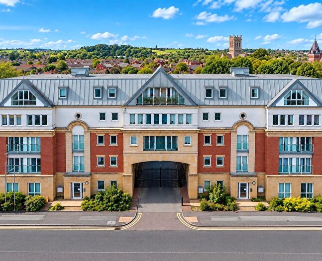 2 Bedroom Flat To Rent In Curzon Court, Curzon Street, Burton, DE14