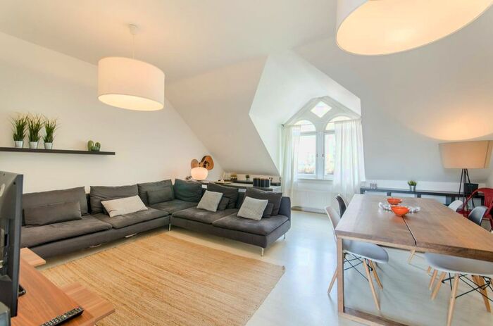 2 Bedroom Flat To Rent In Old Brompton Road, Earls Court, London, SW5