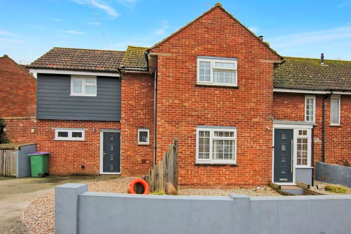 5 Bedroom Semi-Detached House For Sale In Marshlands, Dymchurch, TN29