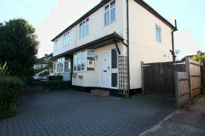 3 Bedroom Semi-Detached House To Rent In Tewkesbury Close, Byfleet, KT14