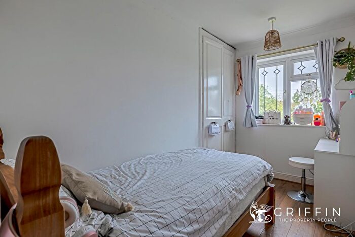 3 Bedroom Terraced House For Sale In Plover Gardens, Upminster, RM14