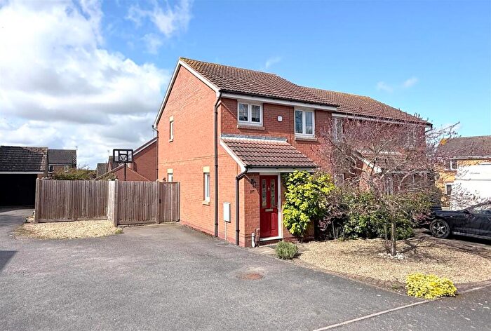 3 Bedroom Town House For Sale In Charlock Gardens, Bingham, NG13