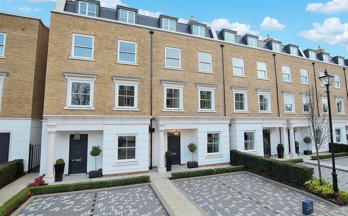 5 Bedroom Town House To Rent In Egerton Drive, Isleworth, TW7