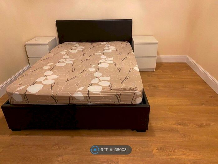 1 Bedroom Flat To Rent In Moormede Crescent, Staines-Upon-Thames, TW18