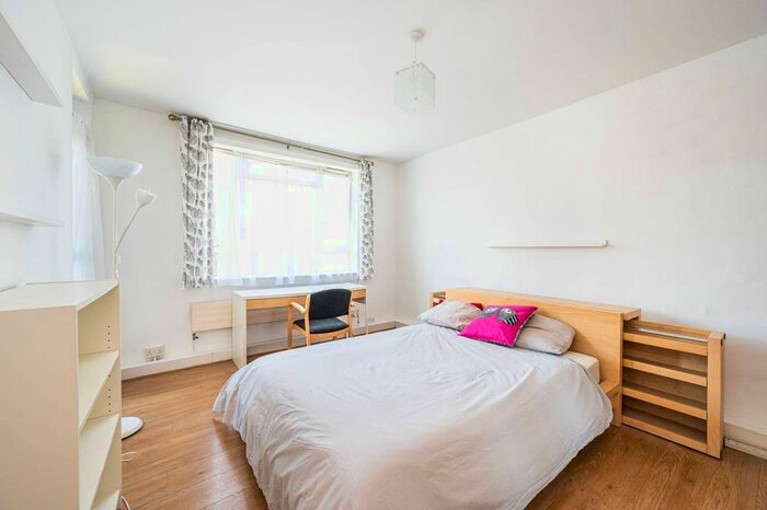 2 Bedroom Flat To Rent In Priory Green, Islington, London, N1