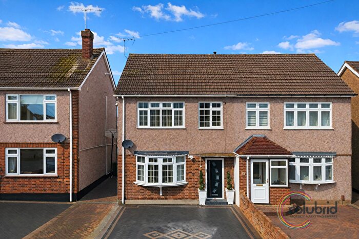 3 Bedroom Semi Detached House For Sale In Grays End Close, Grays, RM17