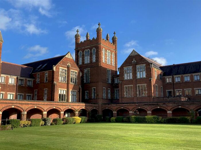 1 Bedroom Flat To Rent In Windsor House, King Edward Place, Bushey, WD23