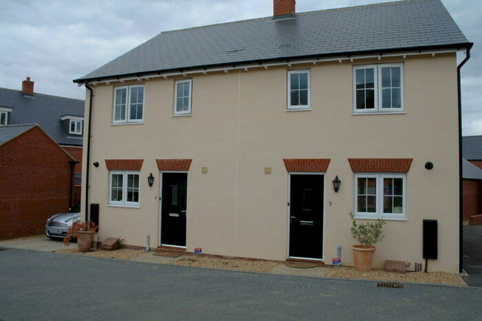 3 Bedroom Semi-Detached House To Rent In Lace Lane, Buckingham, Bucks, MK18