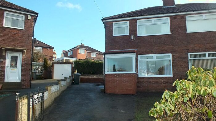 3 Bedroom Semi-Detached House To Rent In Graham Walk, Gildersome, Leeds, LS27