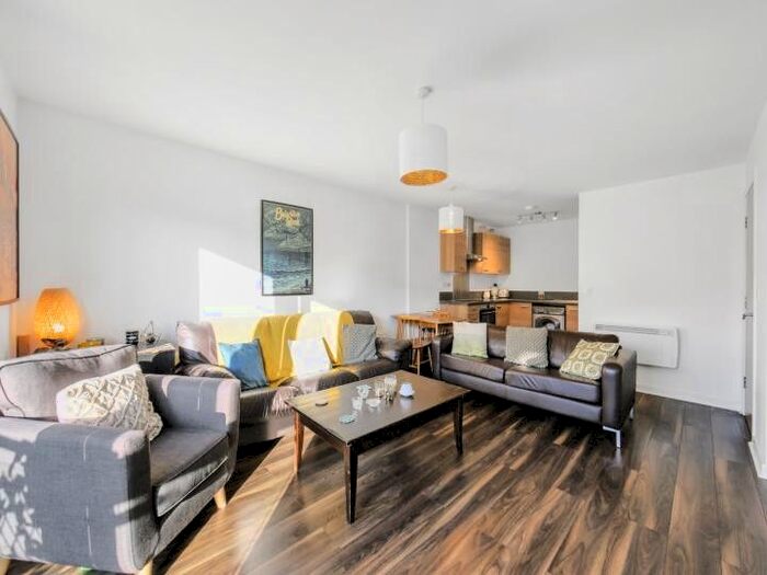 2 Bedroom Flat To Rent In Topaz Court, High Road Leytonstone, London, E11