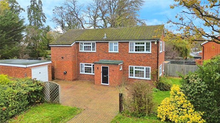 4 Bedroom Detached House For Sale In Sheraton Close, Blackwater, Camberley, GU17