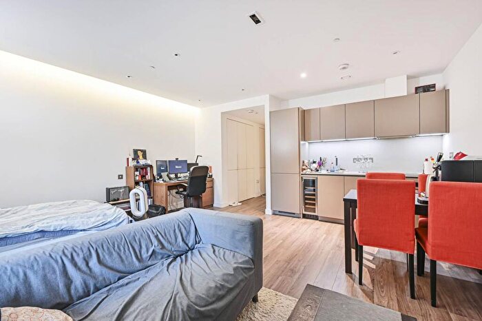 Studio To Rent In Leman Street, Aldgate, London, E1