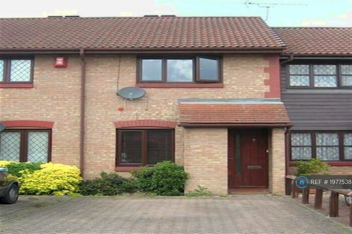 2 Bedroom Semi-Detached House To Rent In Clover Way, Wallington, SM6