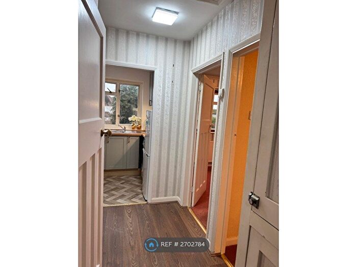 2 Bedroom Flat To Rent In Woodcote Close, Kingston Upon Thames, KT2