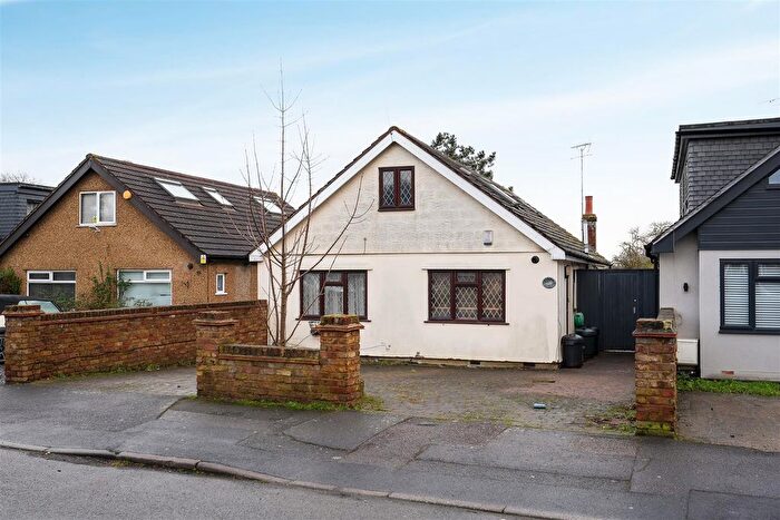 4 Bedroom Bungalow For Sale In Nicholls Avenue, Hillingdon, UB8