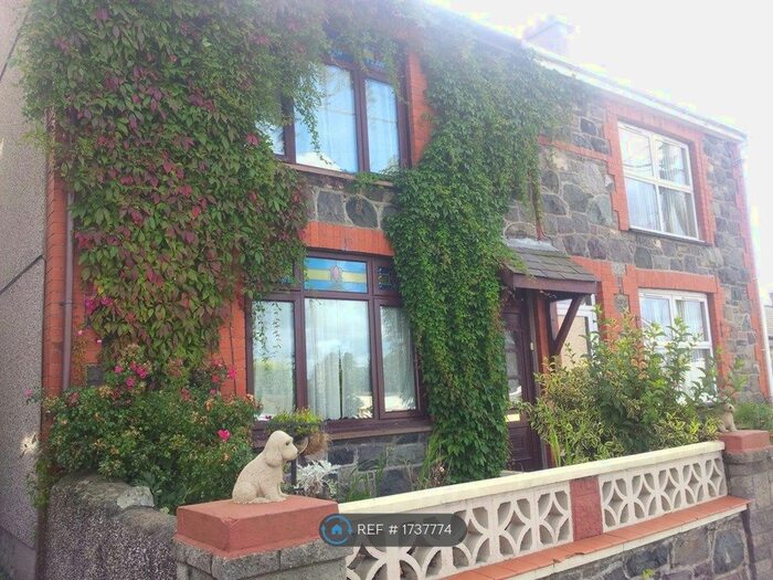 3 Bedroom Semi-Detached House To Rent In Llys Idris, Llanrug, Caernarfon, LL55