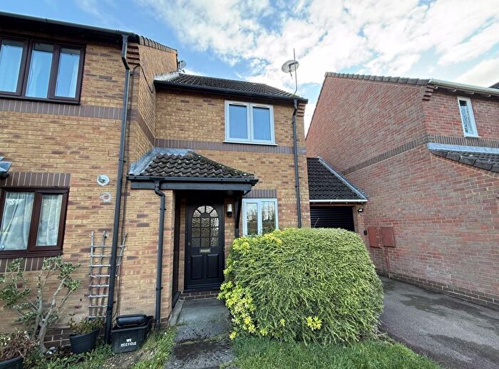 2 Bedroom Property For Sale In Laurel Fields, Potters Bar, EN6