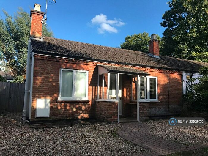 2 Bedroom Semi-Detached House To Rent In Chestnut Lane, Weybridge, KT13