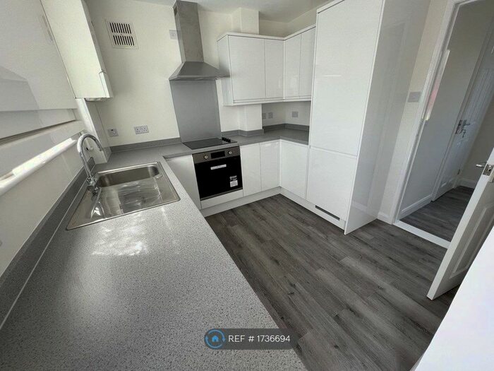 3 Bedroom Semi-Detached House To Rent In Clacton Road, Portsmouth, PO6