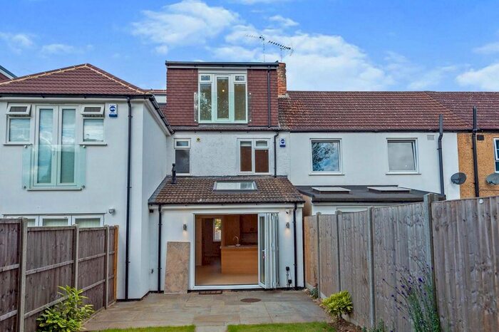 4 Bedroom Semi-Detached House To Rent In Ashley Road, St.Albans, AL1