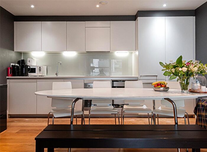 3 Bedroom Apartment For Sale In Tiltman Place, Islington, London, N7