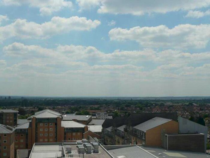 1 Bedroom Flat To Rent In High Street, Feltham, TW13