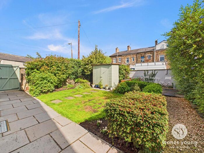 3 Bedroom End Of Terrace House For Sale In High Street, Clitheroe, BB7