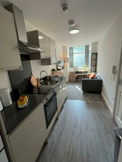 1 Bedroom Private Hall To Rent In Park Square, LA1