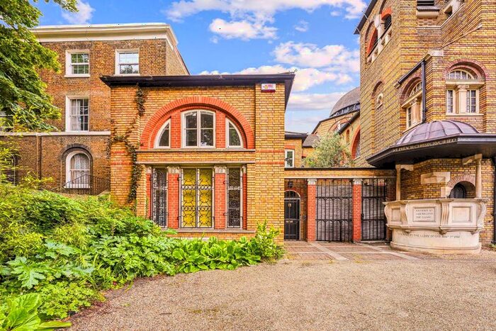 4 Bedroom Property To Rent In Brixton Road, London, SW9