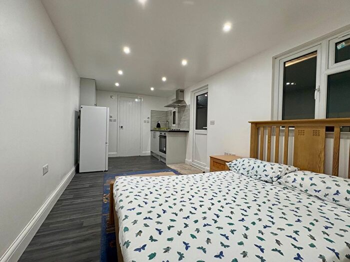 Studio To Rent In Rushdene Crescent, Northolt, UB5