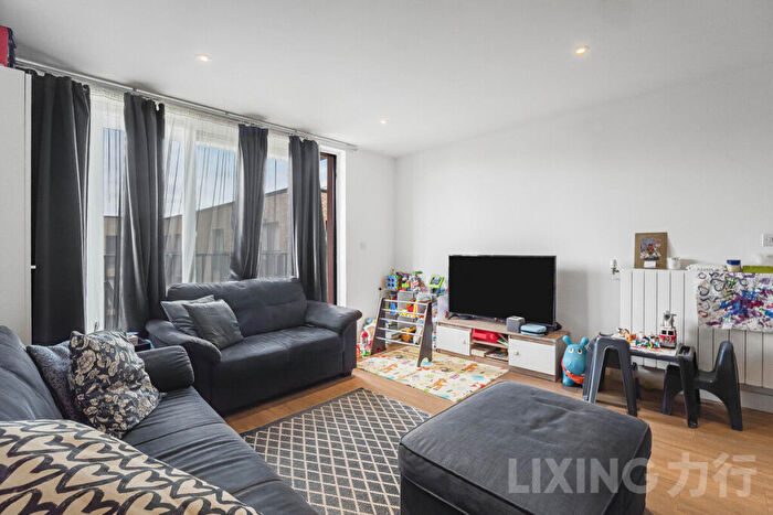 3 Bedroom Apartment To Rent In Whiting Way, Surrey Quays, SE16