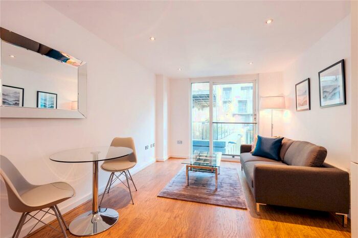 2 Bedroom Apartment To Rent In Gardner Court, Brewery Square, London, EC1V