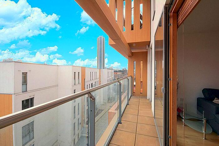 2 Bedroom Flat To Rent In Crampton Street, Elephant And Castle, London, SE17