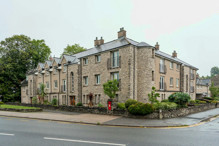 2 Bedroom Apartment To Rent In Weavers Court, Kendal, LA9