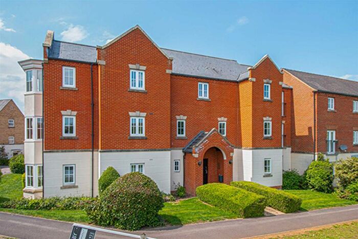 2 Bedroom Apartment To Rent In Harlow Crescent, Oxley Park, MK4