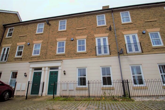 4 Bedroom Terraced House To Rent In Ashton Gate, Flitwick, MK45