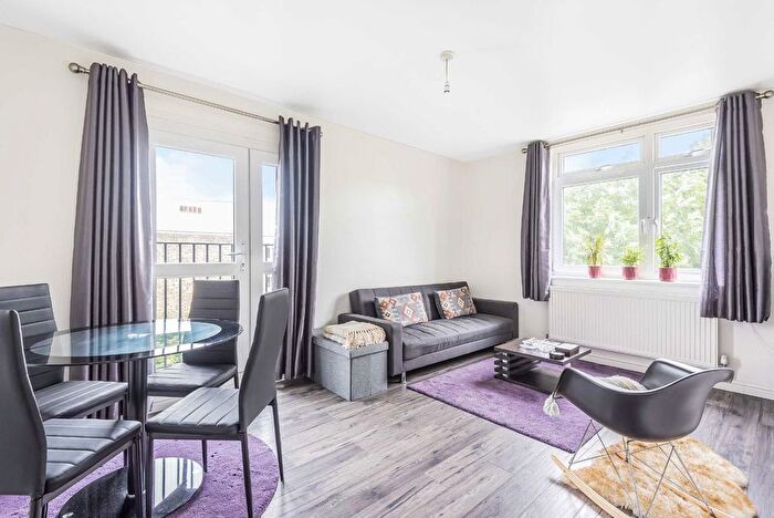1 Bedroom Flat To Rent In Strathdon Drive, Earlsfield, SW17