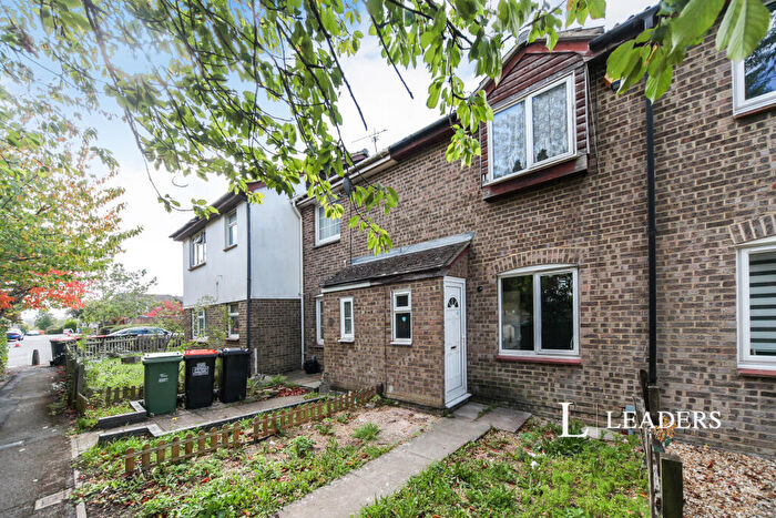 2 Bedroom Property To Rent In Nash Close -, LU5