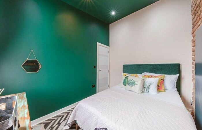 3 Bedroom Detached House For Sale In Cable Street, London, E1W