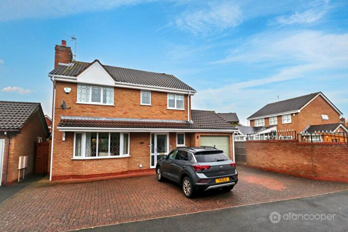 4 Bedroom Detached House For Sale In Gloucester Close, St Nicolas Park, Nuneaton, CV11