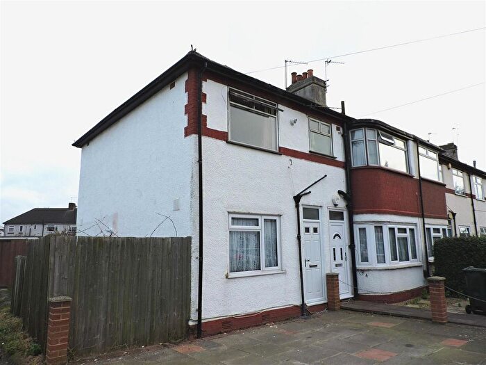2 Bedroom Maisonette To Rent In Alan Close, Dartford, DA1