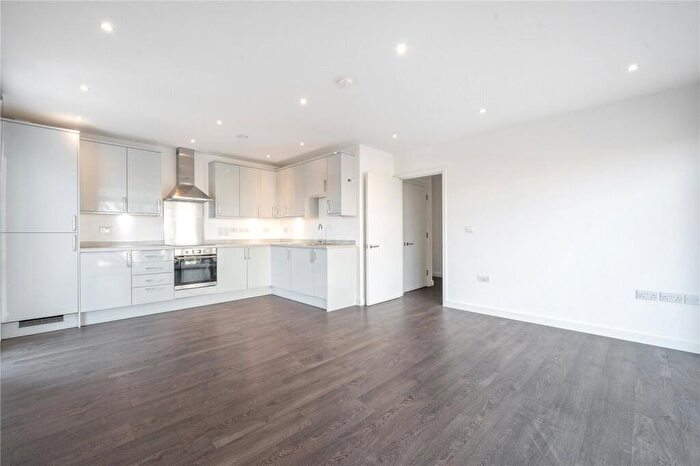 2 Bedroom Apartment To Rent In Propeller Crescent, Croydon, CR0