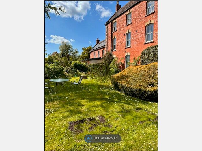 1 Bedroom Flat To Rent In Portway Lodge, Wells, BA5